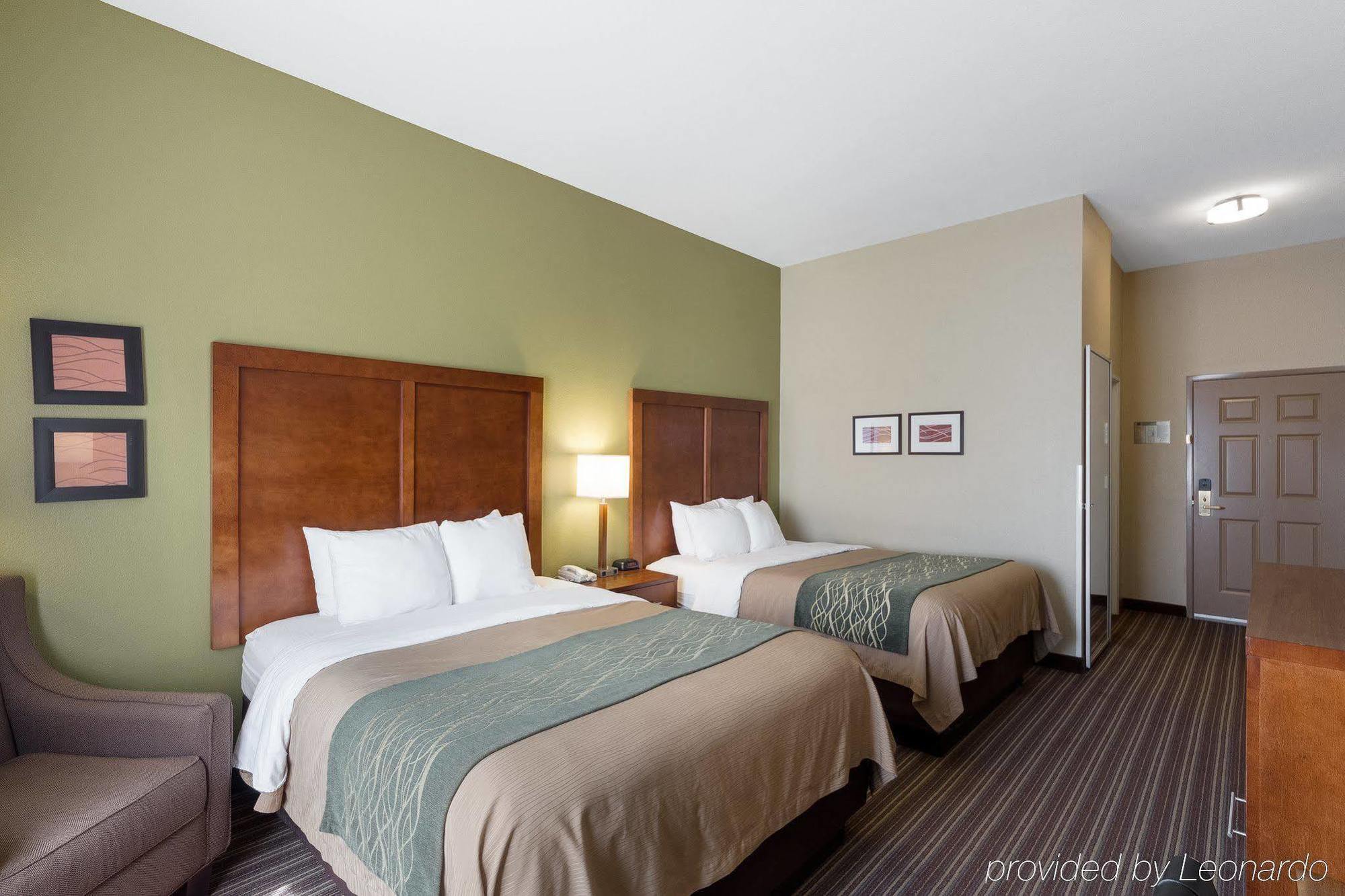 Comfort Inn & Suites Fayetteville-University Area Exterior photo